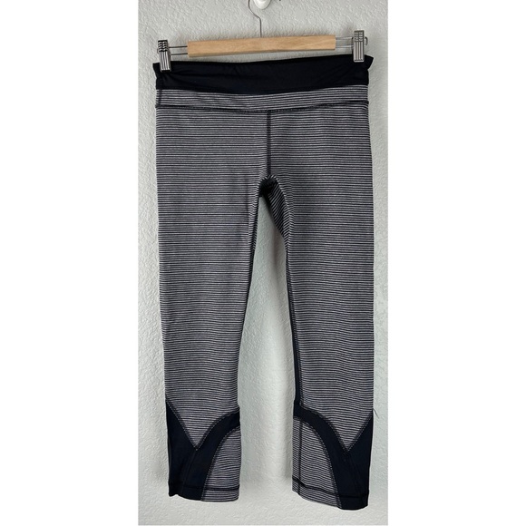 Lululemon Run Inspire Crop II All Luxtreme Mini Stripe Heathered Black, size 6 - Picture 4 of 10
